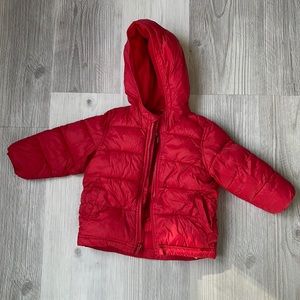 Size 18-24months red Old Navy toddler puffer jacket.